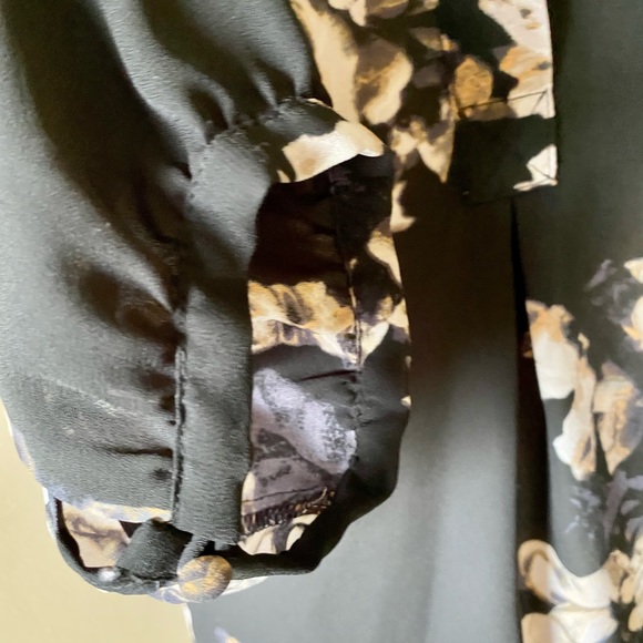 Violet & Claire Blouse - Medium - Picture 5 of 10